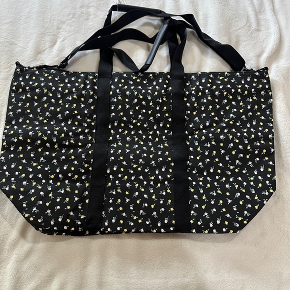 New With Tag PINK Victoria’s Secret Floral Weekender Tote - Picture 3 of 5